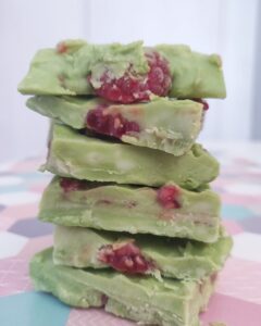 La recette du chocolat au thé vert matcha et framboises fraiches ! Un dessert aussi bon qu'original ! #matcha #recette #dessert #thévert #chocolat